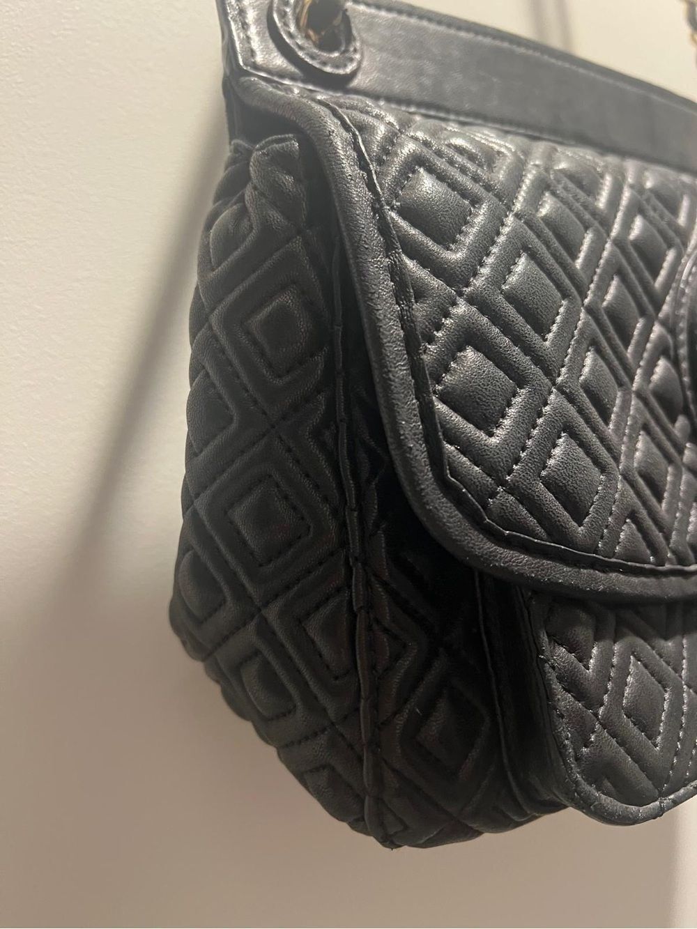 Tory Burch Black Quilted Shoulder Bag with Gold Chain Strap - Picture 3 of 5